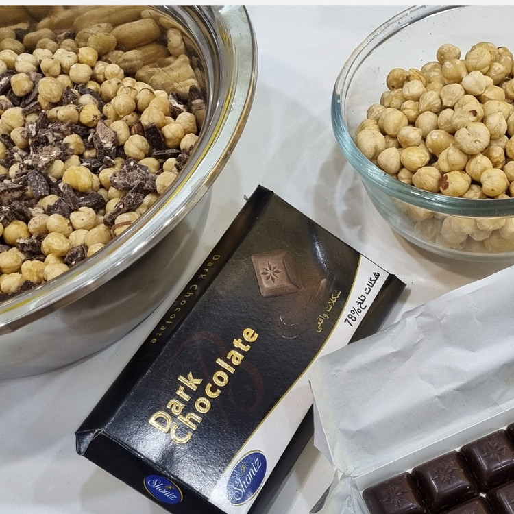 کره فندق شکلاتی 300 گرمی اوسینا