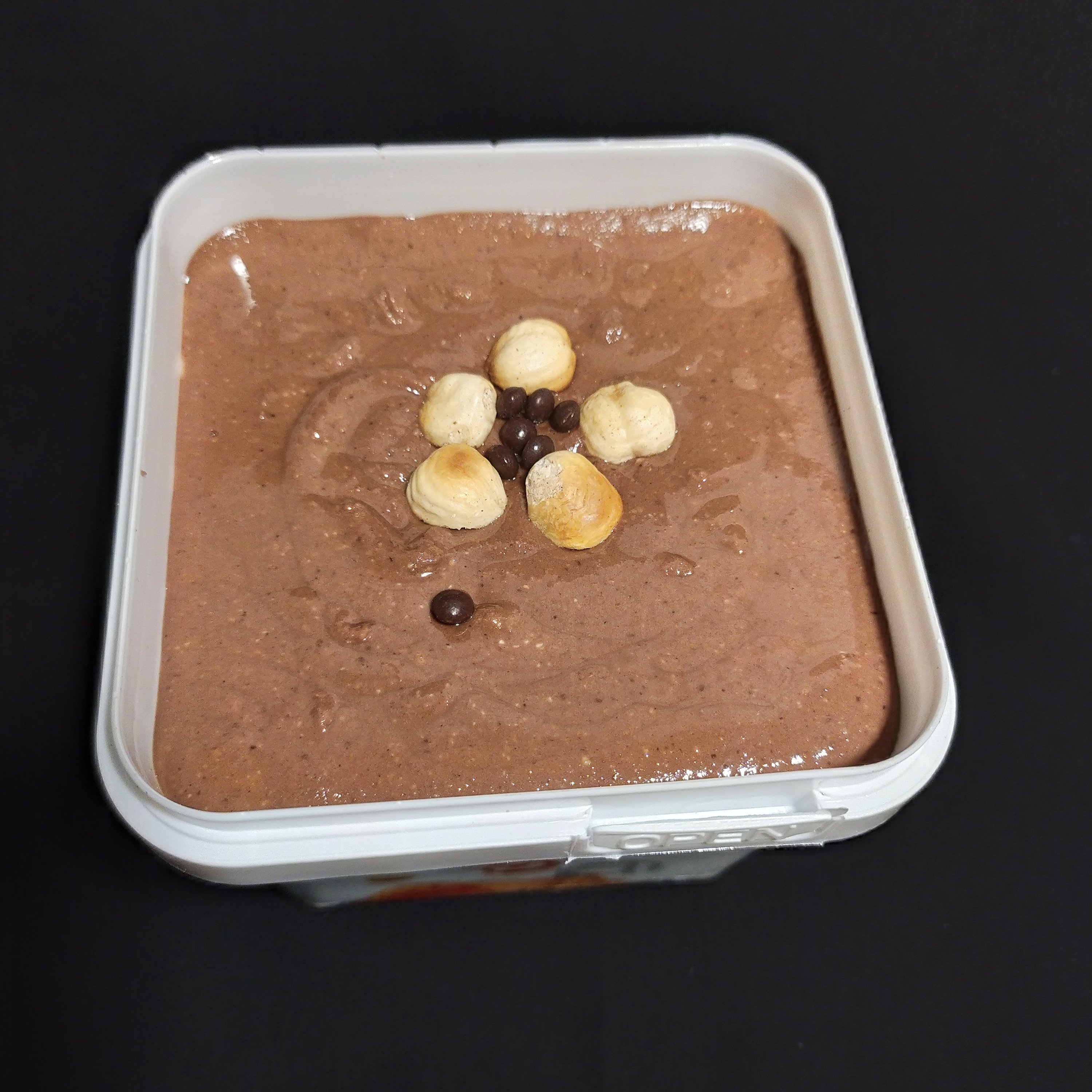 کره فندق شکلاتی 300 گرمی اوسینا